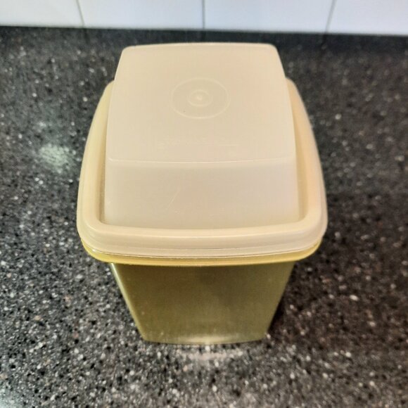 Vintage Tupperware 1330-4: Avocado Green Pick-A-Deli Lifter Pickle Keeper - Picture 3 of 7